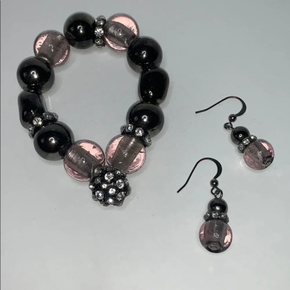 Bracelet and earring set in purple
